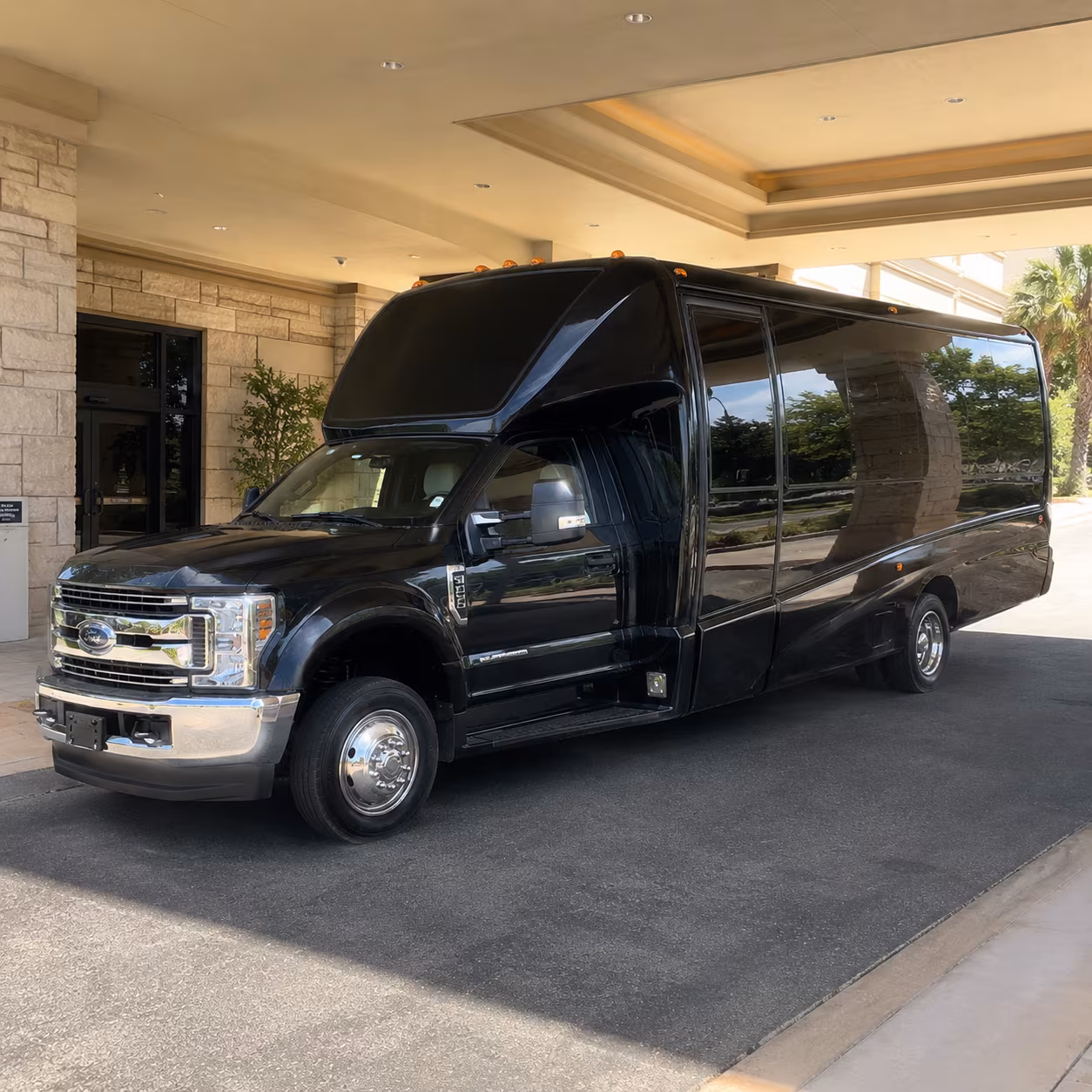 15 Passenger Party Bus Exterior