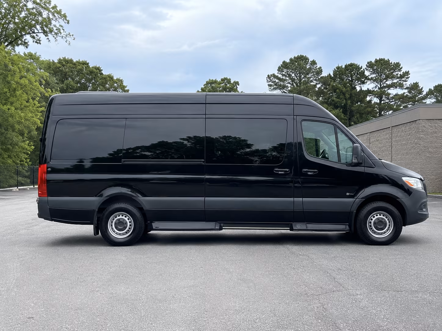 Omaha Airport Shuttle & Transportation party bus exterior