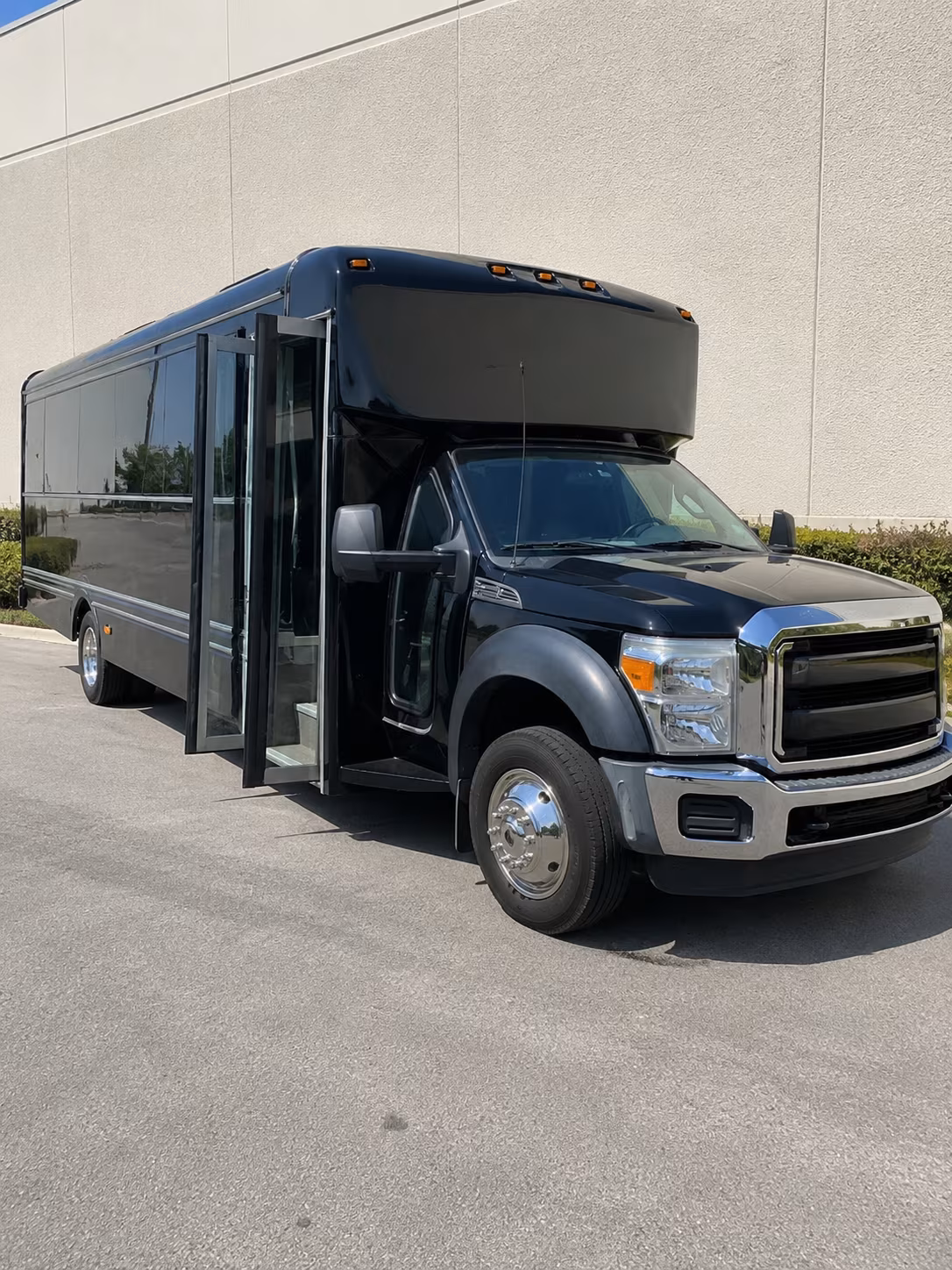 Omaha Winery Tour & Pub Crawl Transportation party bus exterior